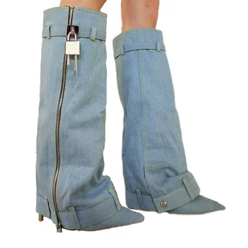 Arden Furtado 2023 Весенние женские джинсовые сапоги до колена с острым носком и металлической пряжкой Модные сапоги на шпильке с застежкой-молнией Revers